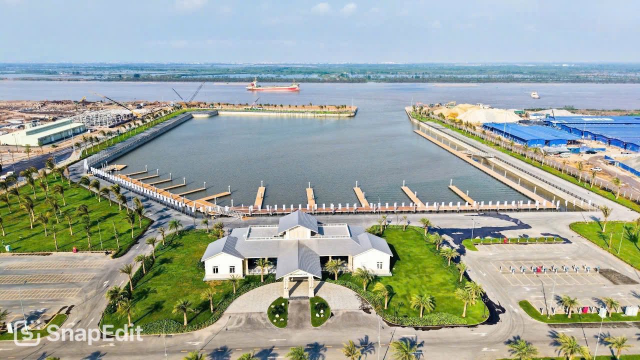 Bến du thuyền Vinhomes Royal Island - Tiến độ xây dựng thực tế 5 Bến du thuyền Vinhomes Royal Island từ trên cao