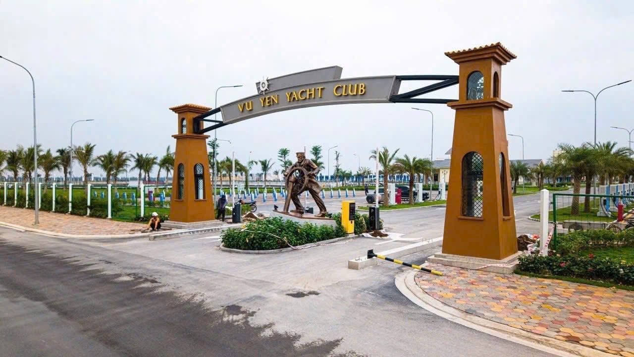 Bến du thuyền Vinhomes Royal Island - Tiến độ xây dựng thực tế 4 cổng vào bến du thuyền vinhomes royal island